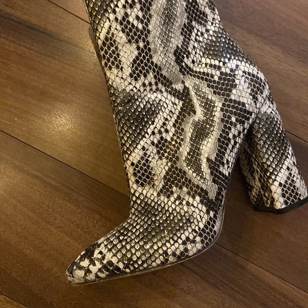 PrettyLittleThing Boots - Picture 3 of 3